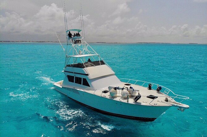 Biggest Luxury Yacht Boat Best in Cancun up to 28 pax - A 60-ft private yacht in Cancun: what luxury means here