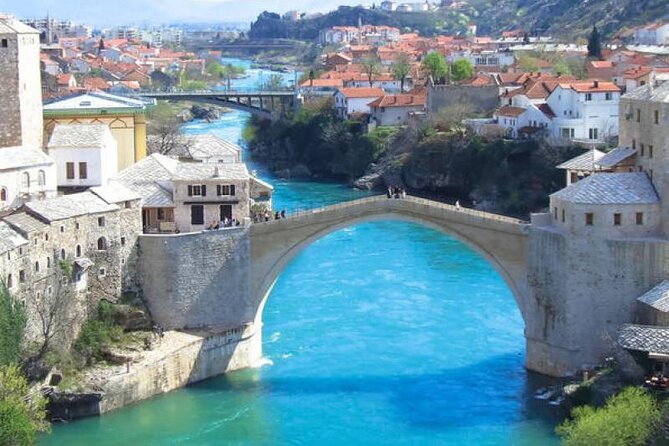 Bosnia Day Trip: Mostar and Kravice Waterfalls by Luxury Minibus - The Border-to-Kravice Stretch: Breaks, Coffee, and Getting Through