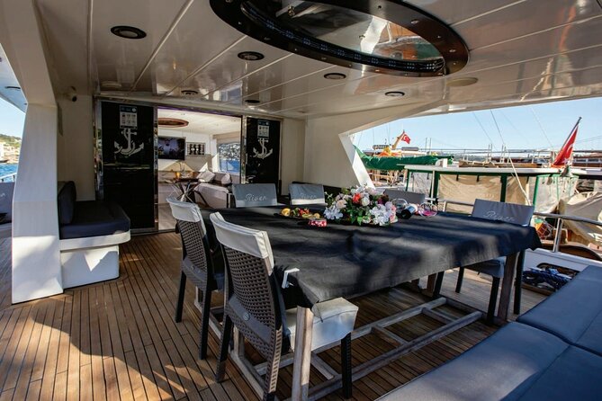Bosphorus Night Cruise on Luxury Yacht - Price and Timing: Getting Value From Two Hours on the Bosphorus