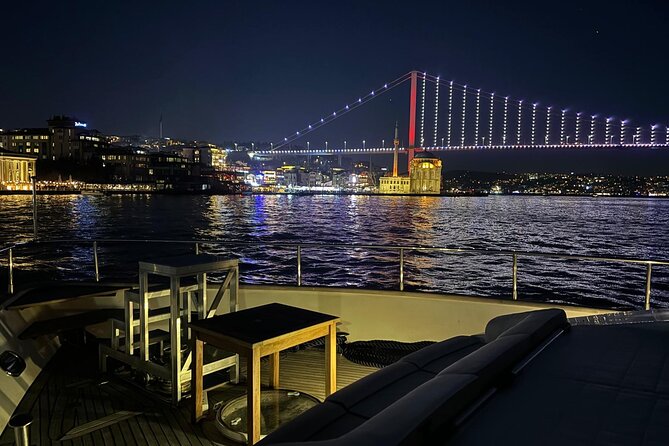 Bosphorus Night Cruise on the Luxury Yacht - The Bosphorus at night: why this strait works so well