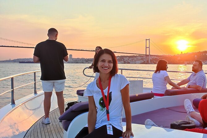 Bosphorus Sunset Yacht Experience: Istanbul’s Best - Ortaköy Mosque: the waterside silhouette