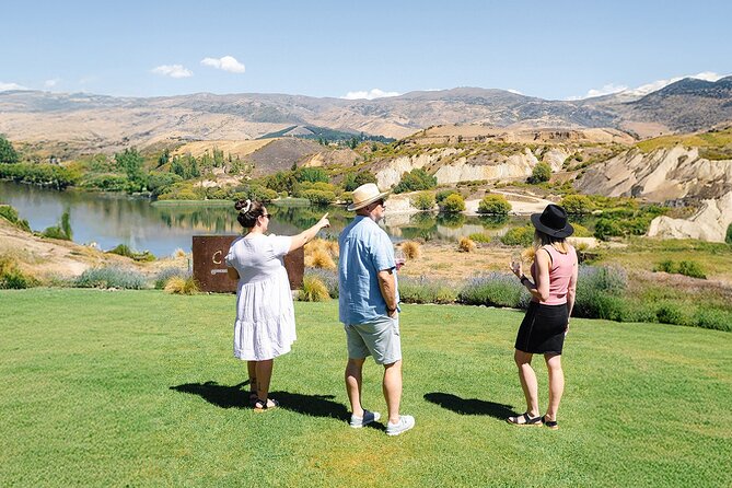 Boutique Wine Tour - visit Central Otago, 4 Wineries & Lunch - Pickup, small groups, and why up to 12 matters