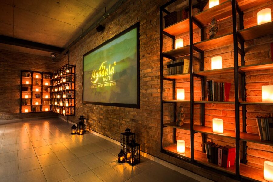 Budapest: Mandala Day Spa & Luxury Pool Experience - Drinks, champagne, and food: choose your comfort level