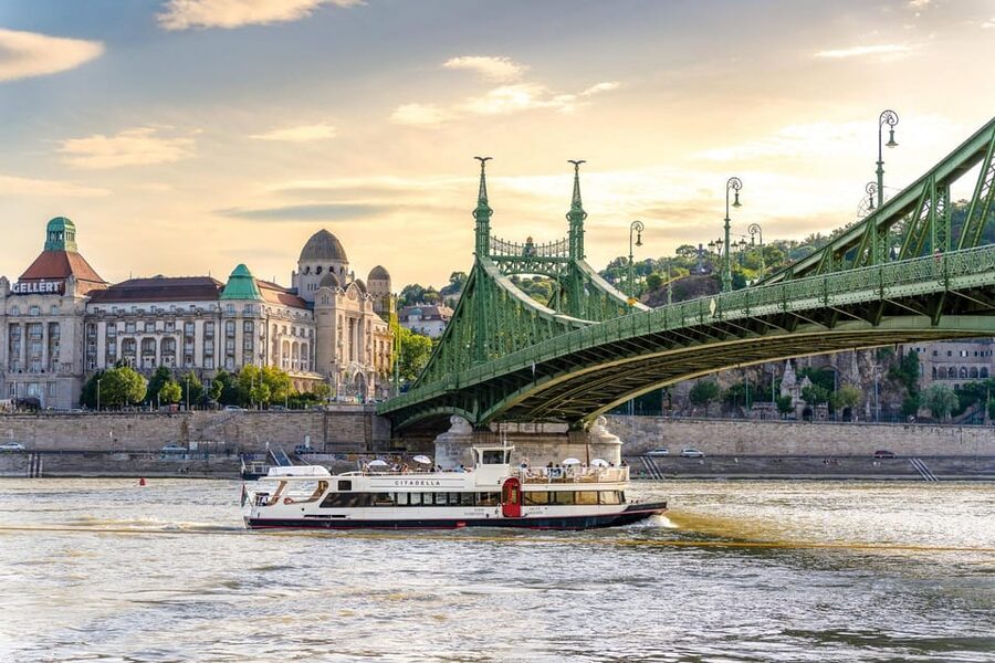 Budapest: Premium Sightseeing Cruise with Tokaj Frizzante - Price and Value: What You Really Get for Around $12