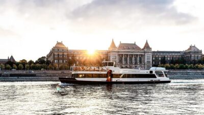 Budapest: Premium Sightseeing Cruise with Tokaj Frizzante - Getting to Dock 10 Near Elizabeth Bridge (Without Stress)