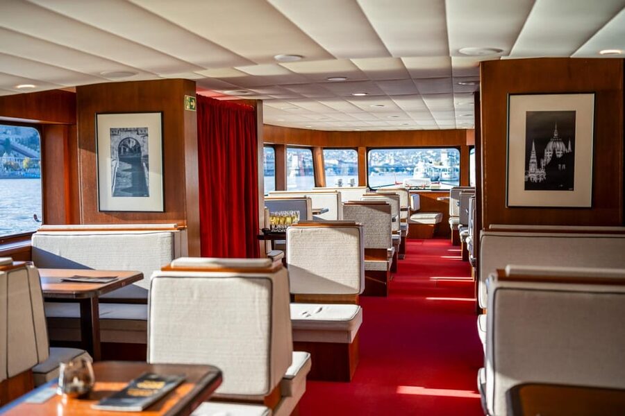 Budapest: Premium Sightseeing Cruise with Tokaj Frizzante - Photo Tips That Actually Help on a Moving Boat