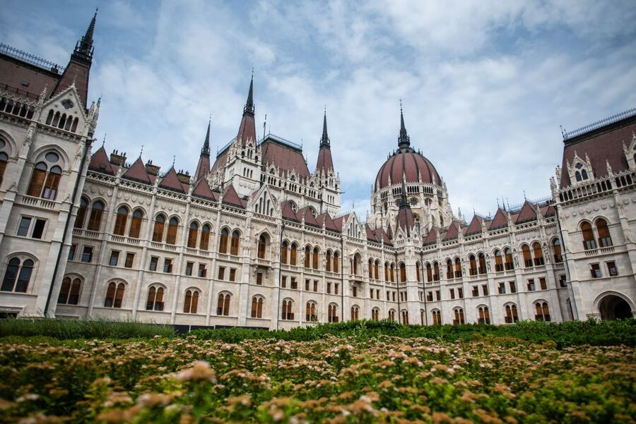 Budapest: Private Luxury Sightseeing Tour - Jewish Quarter and the City Park area: sights plus a meaningful neighborhood