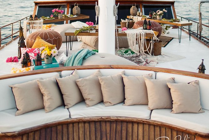 Cabo San Lucas Luxury Sailing Yacht and Dinner with a Chef - Dinner on Board: What You’ll Eat (and What Can Go Off-Plan)