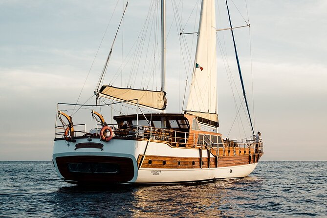 Cabo San Lucas Luxury Sailing Yacht and Dinner with a Chef - Who Should Book This Cabo Yacht Dinner Cruise