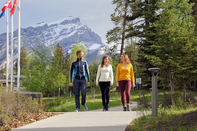 Canadian Rocky Mountains & Banff 5-Day Premium Tour - Day 2: Rogers Pass to Lake Louise, plus the seasonal Moraine Lake moment