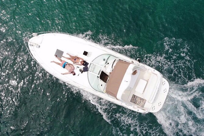 Cancun Bay Private 2-Hour on a Luxury Yacht - A private 38-foot yacht for 2 hours: the simple plan that feels special