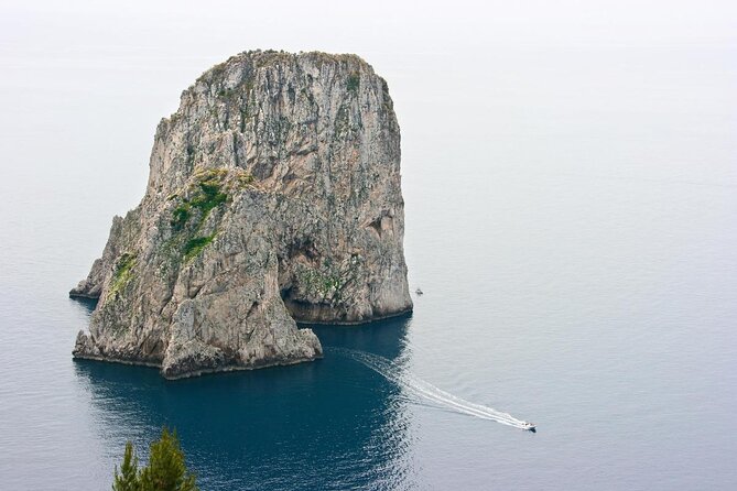 Capri: discover the beauties of the island aboard a Luxury Boat - Key things to know before you go