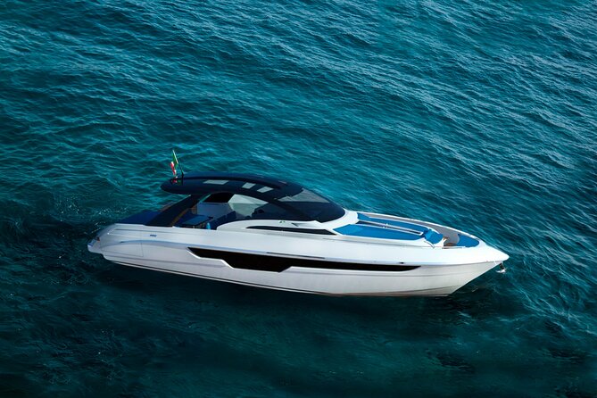 Capri: discover the beauties of the island aboard a Luxury Boat - Li Galli: the early sail that sets the tone