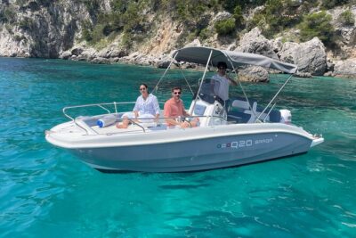 Capri Tour for Private Groups by Luxury Boat - Meeting in Sorrento Without the Stress