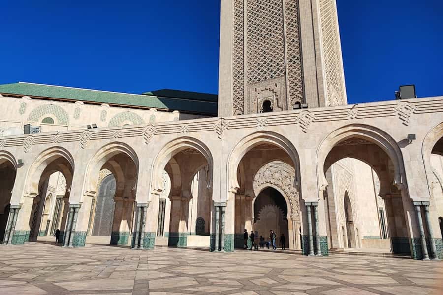 Casablanca: Hassan II Mosque Premium Tour with Entry Ticket - Dress code and mosque etiquette: what to wear and what to bring