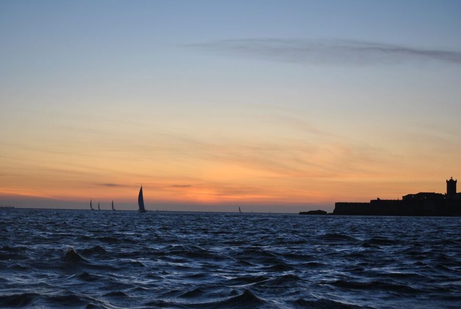 Cascais: 2-Hour Private Luxury Sunset Cruise with a Drink - Quick hits before you sail