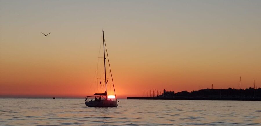 Cascais: 2-Hour Private Luxury Sunset Cruise with a Drink - Price and Value: How $619 per Group Can Work Out Fair