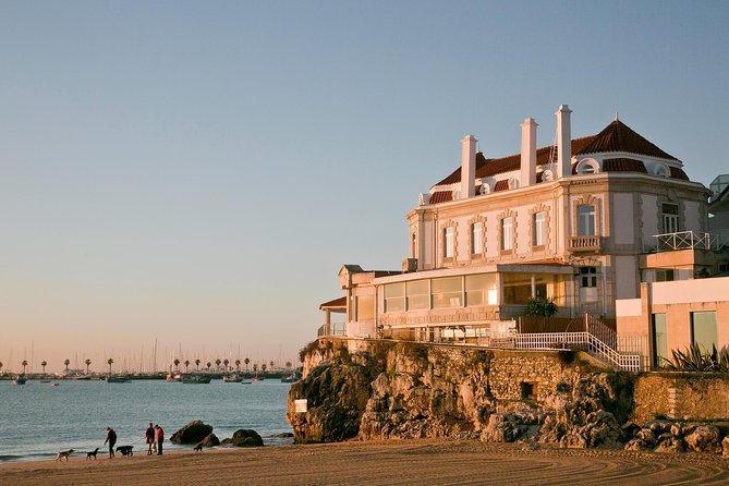 Cascais: Glamour and Decay by The Lisbon Coastline - Private Tour - Fortaleza de Nossa Senhora da Luz: fortress walls and contemporary art