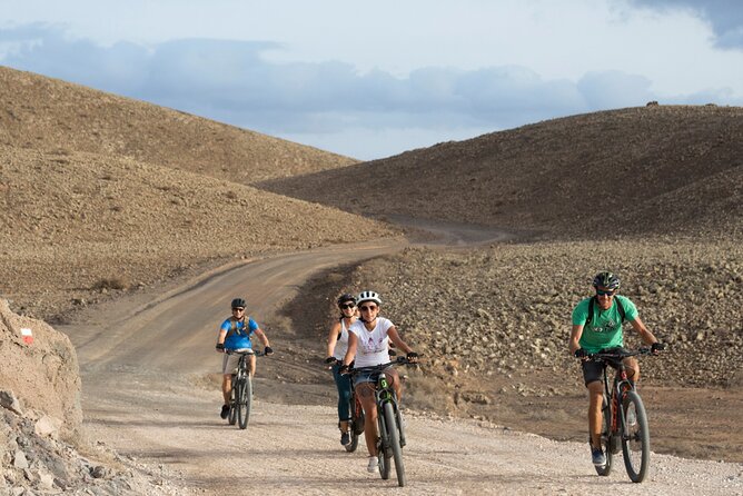 Coast to Coast PREMIUM eBike Tour; moderate level - 45 km - Getting started in Corralejo: setup, safety gear, and your first meters