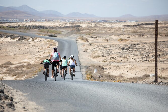 Coast to Coast PREMIUM eBike Tour; moderate level - 45 km - El Cotillo and Majanicho Beach: coastal air, photo chances, and a satisfying finish
