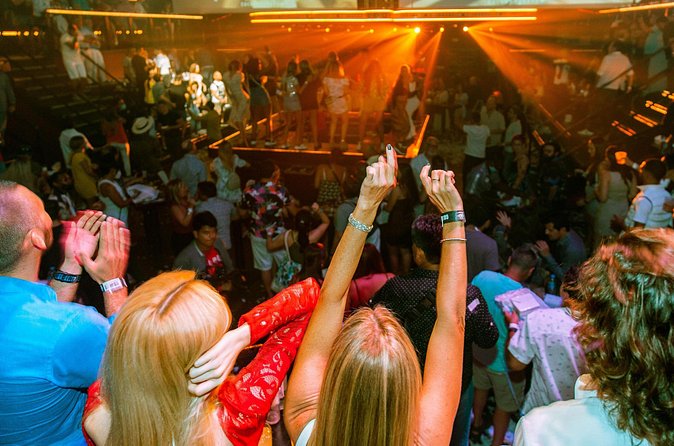 Coco Bongo Premium Open Bar - Show Flow and Venue Layout: Multiple Levels, Tight Space Reality
