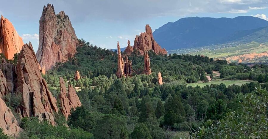 Colorado Springs: Garden of the Gods Luxury Jeep Tour - Garden of the Gods in Motion: Why the Luxury Jeep Format Works