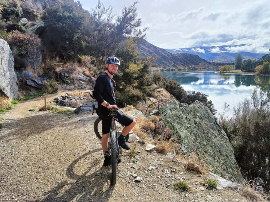 Cromwell: Lake Dunstan Trail Bike Rental and Luxury Shuttle - What to bring so the day feels smooth