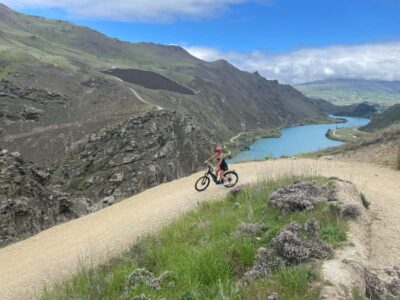 Cromwell: Lake Dunstan Trail Bike Rental and Luxury Shuttle - Starting at Junction Lookout: the day kicks off in plain order