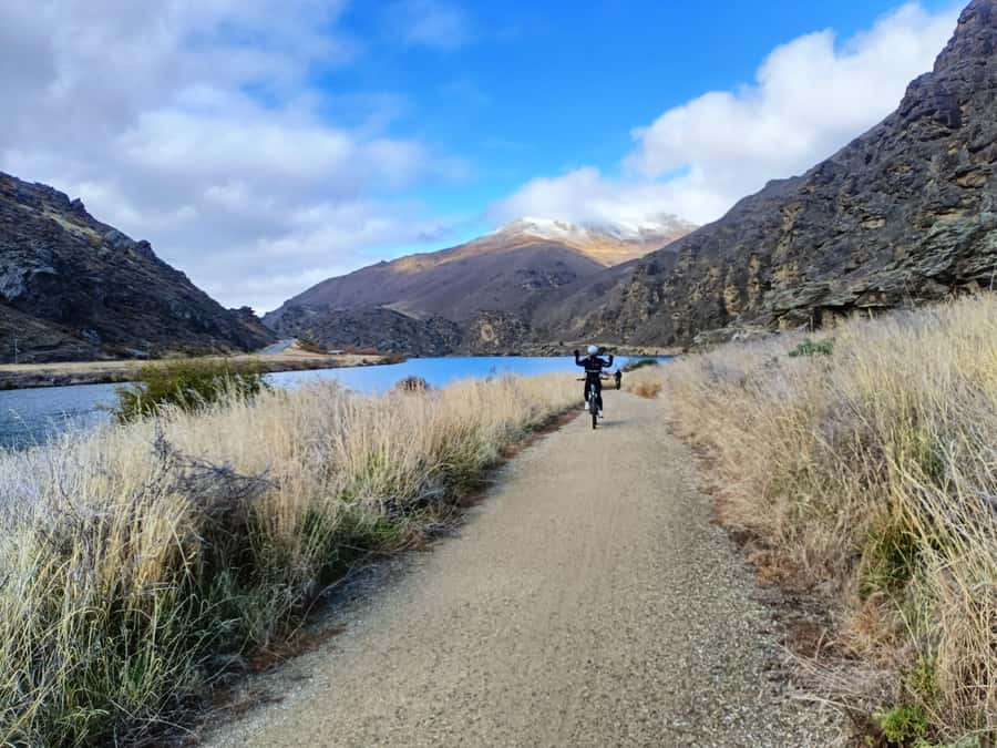 Cromwell: Lake Dunstan Trail Bike Rental and Luxury Shuttle - The ride itself: clip-ons, the Hugo bridge, and those two climbs