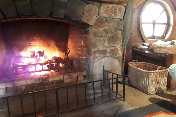 Day Tour Hobbiton + Rotorua from Auckland in Luxury Minibus - Beyond the Movie Set: What Makes the Guide Time Worth It