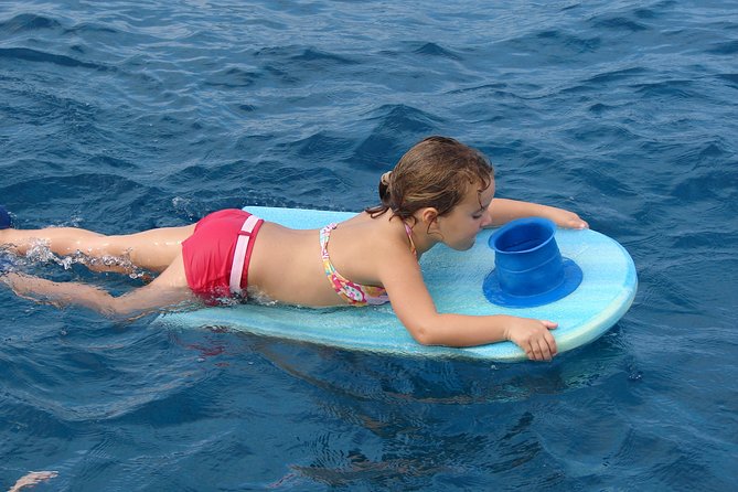 Deluxe Snorkel & Dolphin Watch Aboard a Luxury Catamaran from Kailua-Kona - Breakfast, lunch, and the cash bar: included food you’ll actually want
