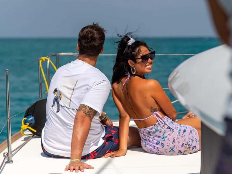 Dia Island Catamaran – Premium Lunch, Open Bar, Small Group - What the Crew Does Well (and Why It Changes Your Day)