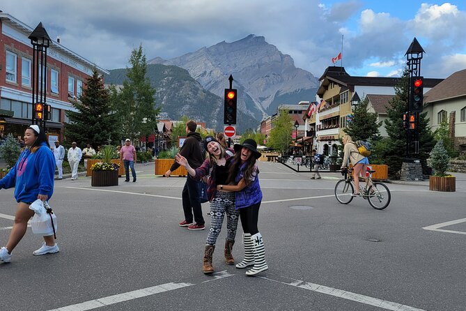 Discover Banff National Park - Premium Day Trip - Lake Louise in real time: how the guide helps you pick the right pace