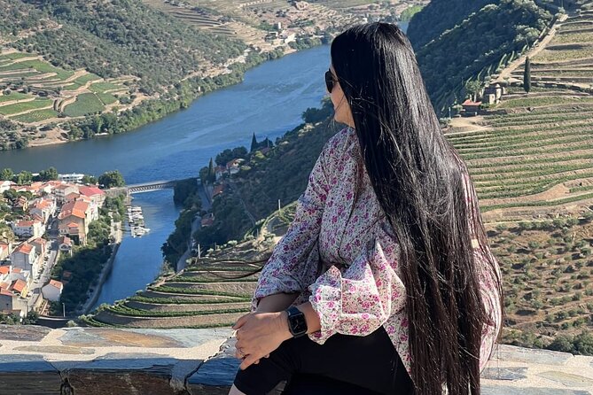 Douro Valley Luxury Wine Tour: 3 Estates, Cruise & Gourmet Dining - Dois Lagares House (Quinta de Santo António): Winemakers Walk You Through the Cellars