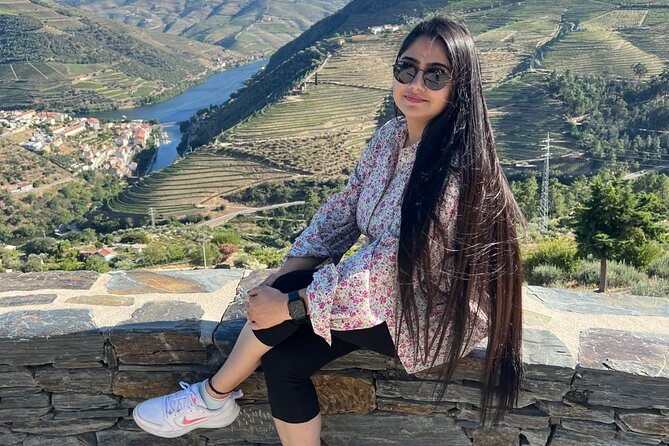 Douro Valley Luxury Wine Tour: 3 Estates, Cruise & Gourmet Dining - Quinta da Roêda Cocktails: A Relaxing Reset with Local Ingredients