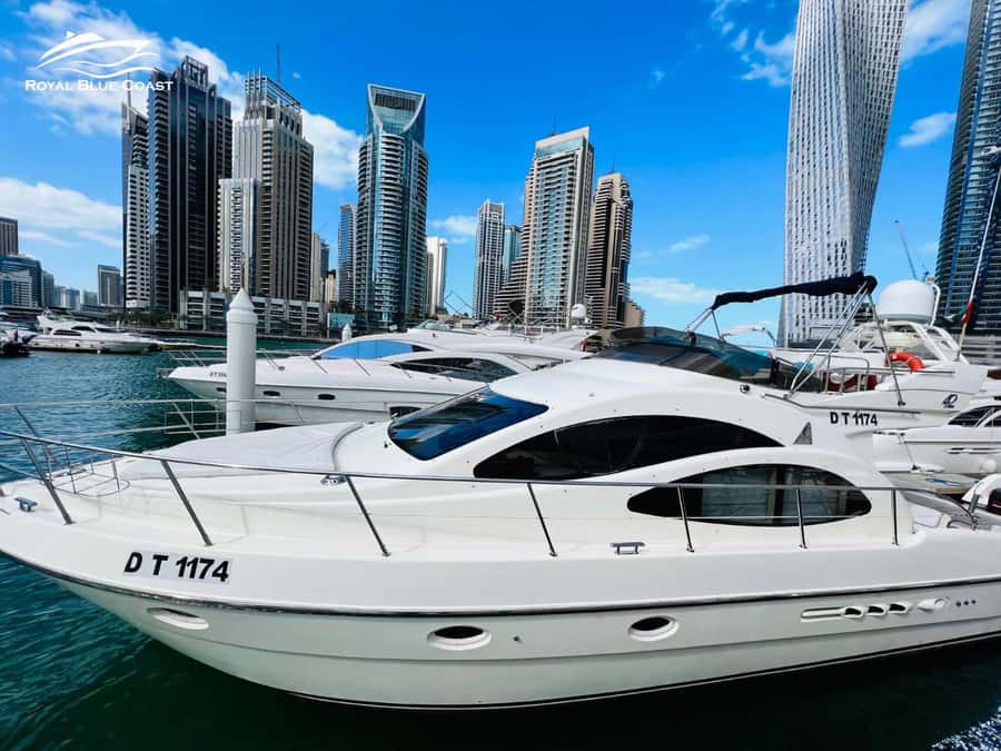 Dubai: Azimut 42 Feet Private Luxury Yacht Cruise - Entering the Azimut 42: A yacht that feels usable, not just pretty