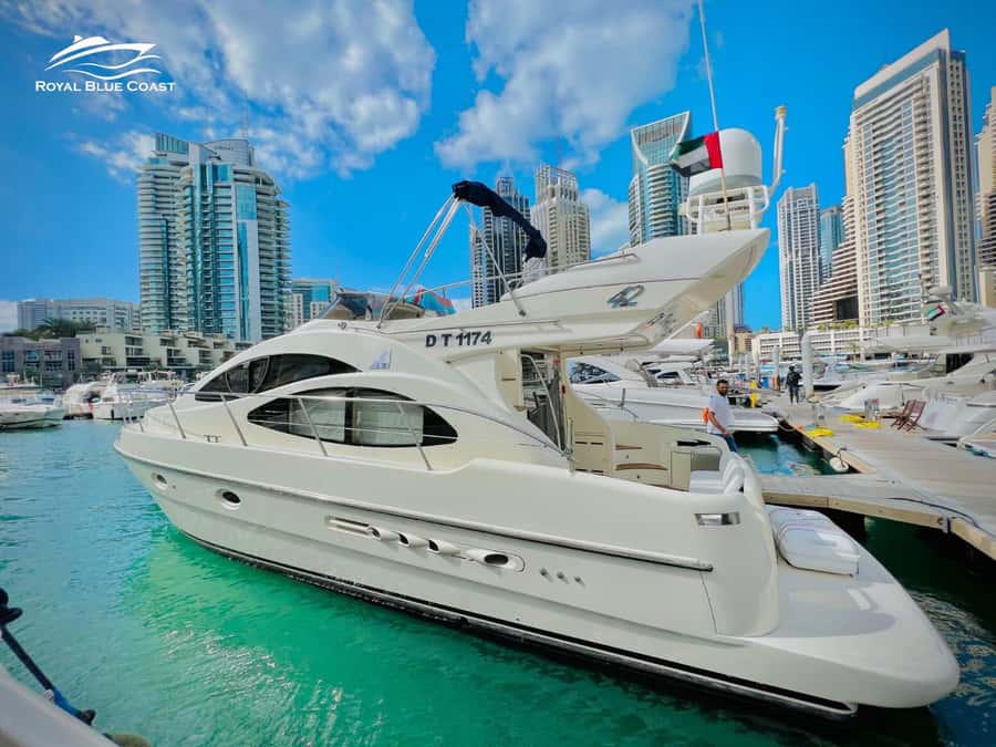 Dubai: Azimut 42 Feet Private Luxury Yacht Cruise - What you actually get onboard: the details that improve the ride