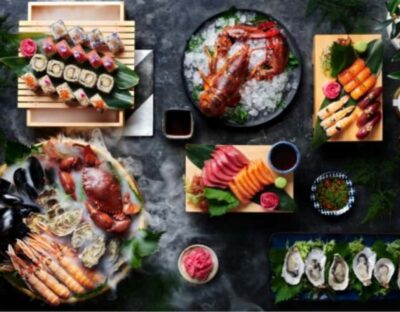 Dubai: Luxury Dinner Buffet at Gastronomy Atlantis The Royal - Getting seated: indoor comfort vs outdoor skyline and fountains