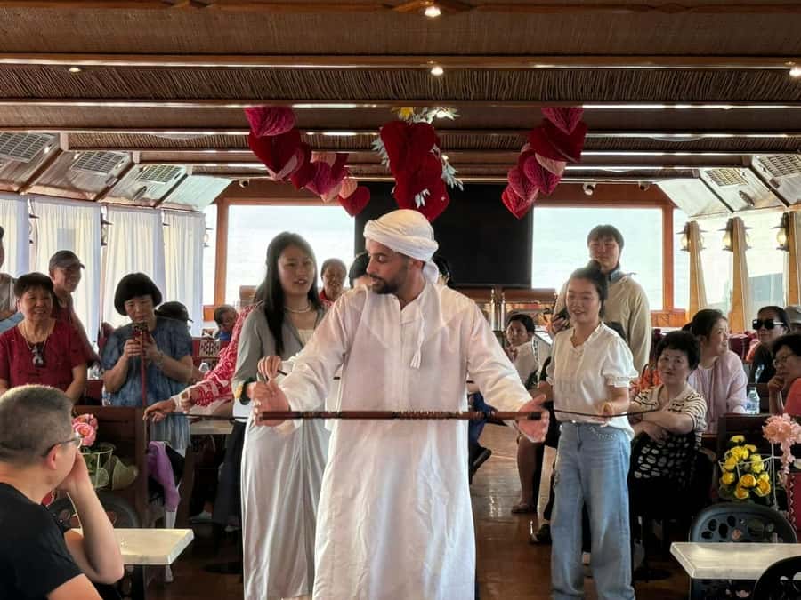 Dubai: Luxury Dinner Cruise with Live Music - Tips That Make the Difference
