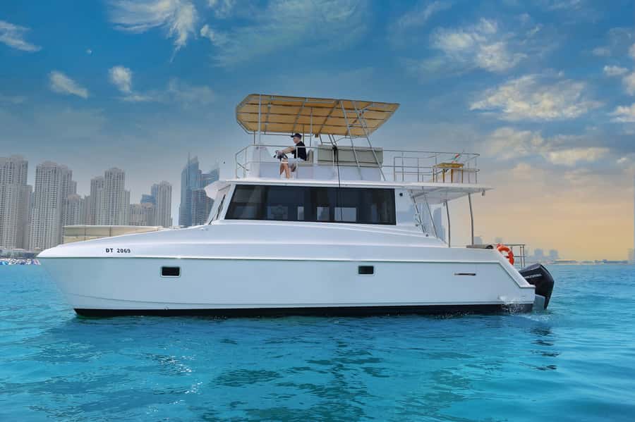 Dubai: Luxury Sightseeing Cruise with Food and Drinks - Food and drinks: what the included menu is really for