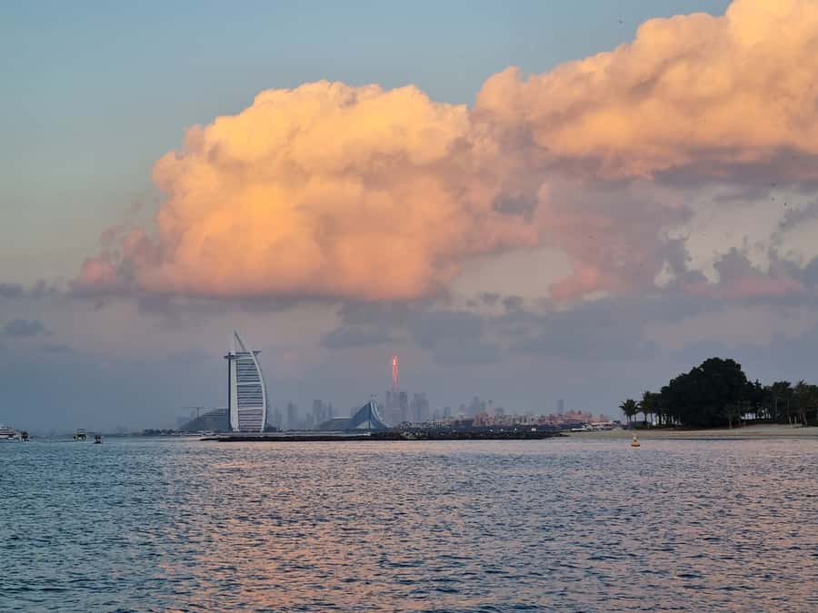 Dubai: Luxury Sightseeing Cruise with Food and Drinks - Captain-led service and the small-group advantage