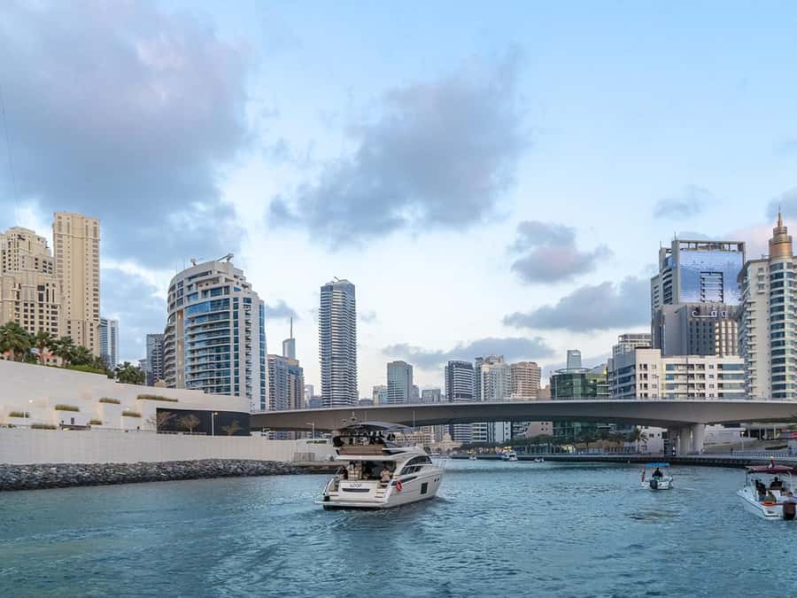 Dubai: Luxury Sunset Yacht Tour with Snacks and Drinks - Price and value: is $21 enough for all this?