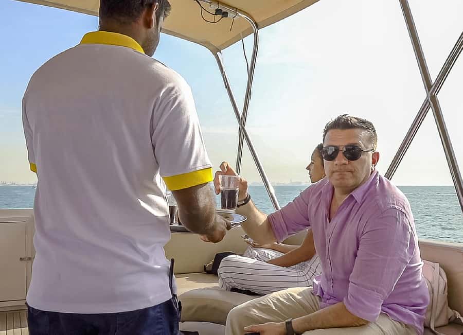 Dubai: Luxury Sunset Yacht Tour with Snacks and Drinks - Bluewaters, Ain Dubai, and JBR: how the skyline run stays readable