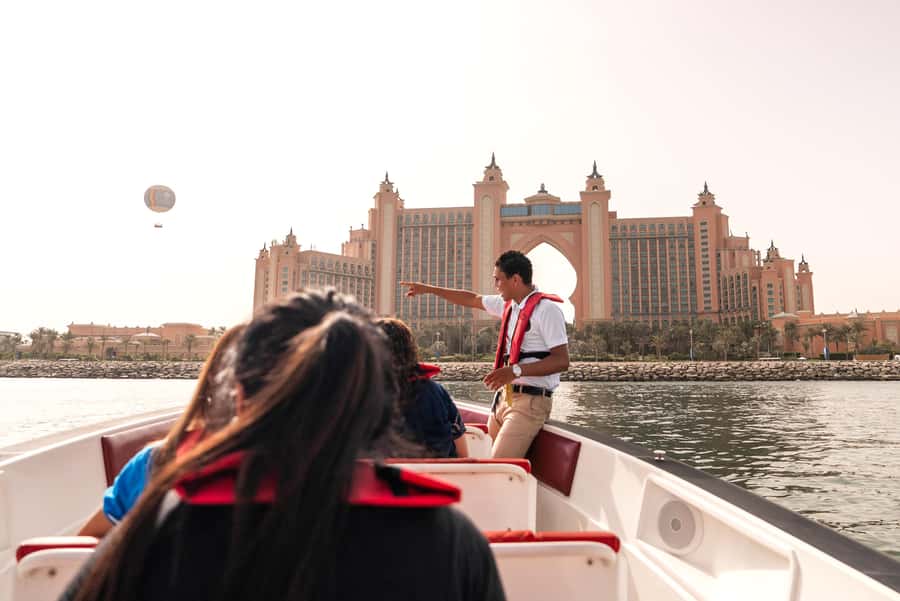 Dubai Marina: 1-Hour Luxury Sightseeing Speedboat Tour - The Black Boats experience: VIP comfort without losing the thrill