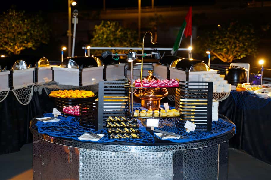 Dubai: Marina Luxury Dhow Dinner Cruise - The buffet dinner: what’s included and what to expect