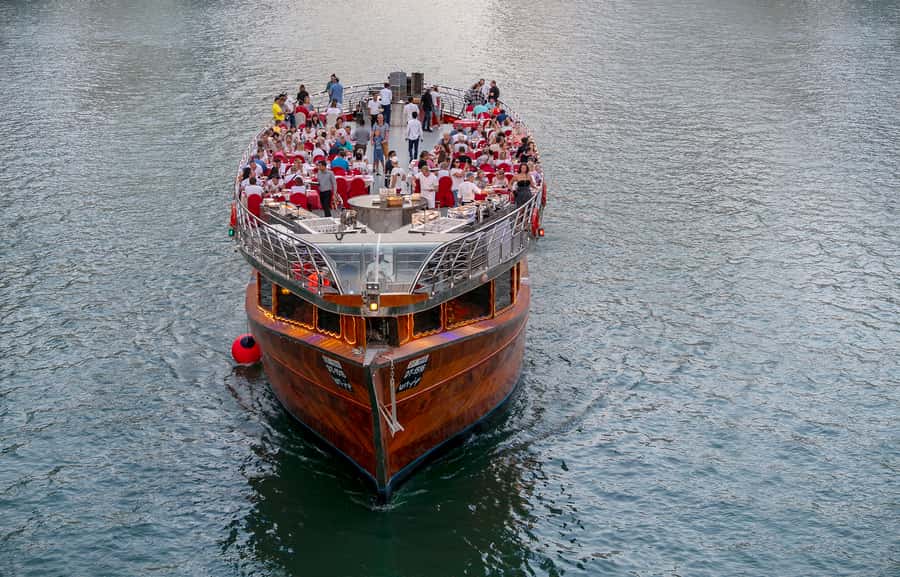 Dubai: Marina Luxury Dhow Dinner Cruise - Skyline highlights you’ll actually see from the water
