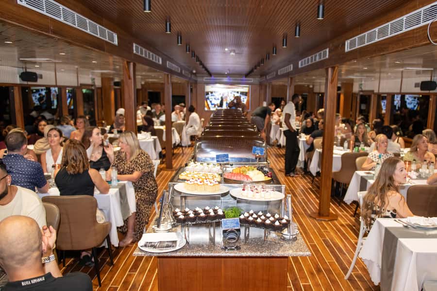 Dubai Marina: Luxury Dinner Cruise, Live Show, Open Bar & DJ - Open Bar or Soft Drinks: How the Alcohol Package Works for Planning Your Night