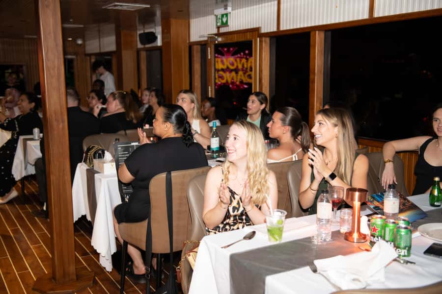 Dubai Marina: Luxury Dinner Cruise, Live Show, Open Bar & DJ - The Crew and Onboard Service: Friendly Faces, Photo Help, and Smooth Running