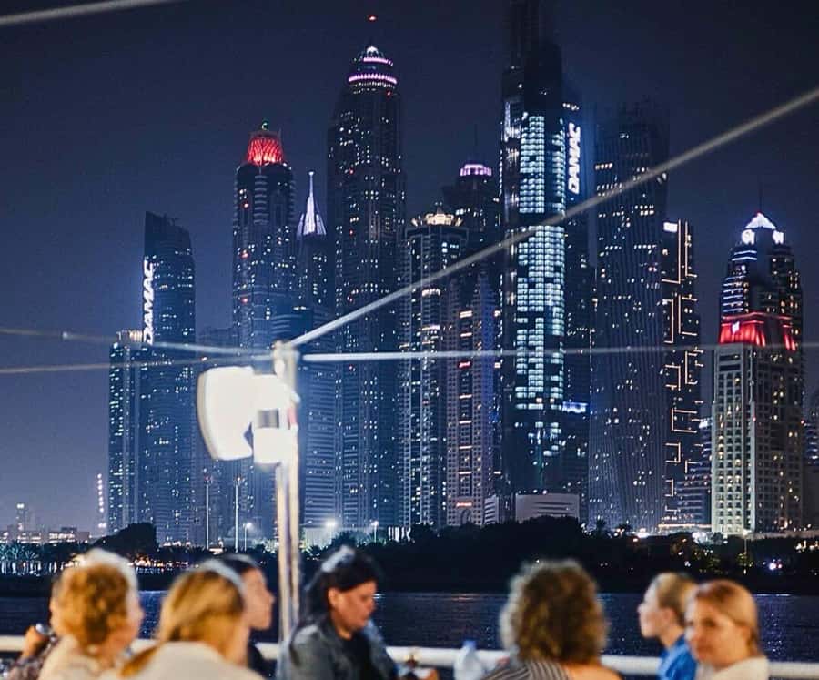 Dubai: Marina Premium Dinner Cruise with Unlimited Drinks - Dubai Marina at Night: What 90 Minutes Feels Like