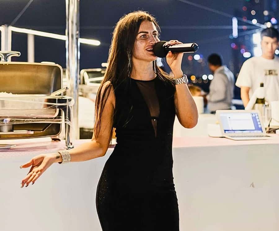 Dubai: Marina Premium Dinner Cruise with Unlimited Drinks - Welcome Drink, Unlimited Soft Drinks, and Staying Refreshed